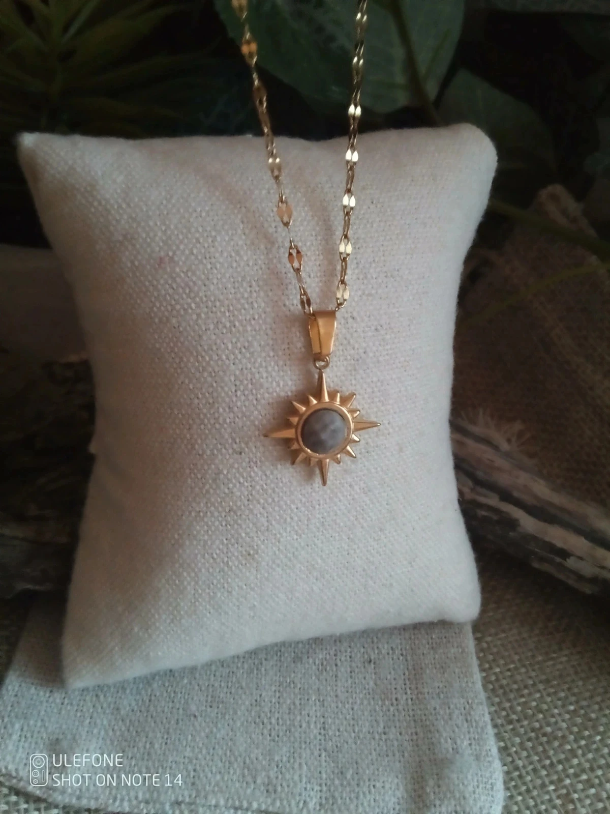 Collier bohème protection soleil en pierre  labradorite